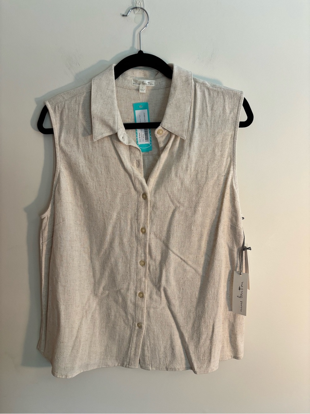 Nine Britton Collared Sleeveless Button-Front Shirt in Off White